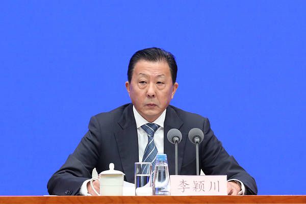 意媒：马佐基被推荐给国米补强边路 萨勒尼塔纳愿意出售据国米新闻网报道，马佐基被推荐给了国米来补强边路，萨勒尼塔纳愿意将他出售。